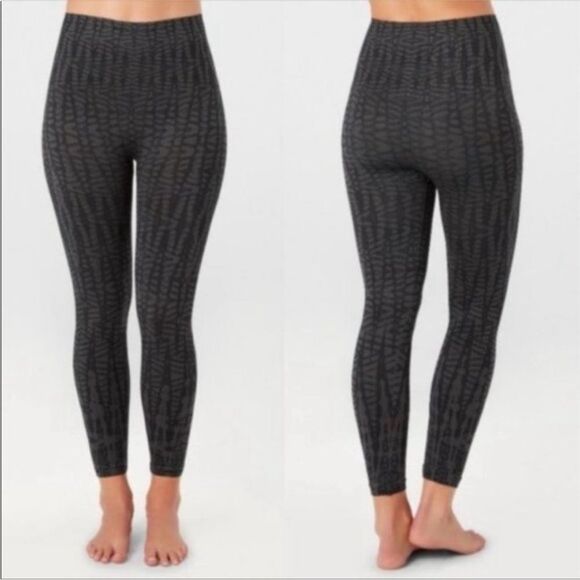 SPANX Look At Me Now Seamless Geometric Leggings Black and Gray cropped - Picture 1 of 10